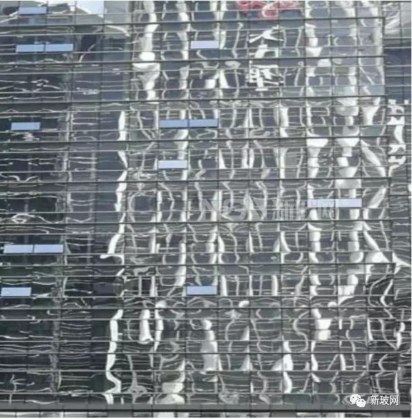 彎曲變形的玻璃